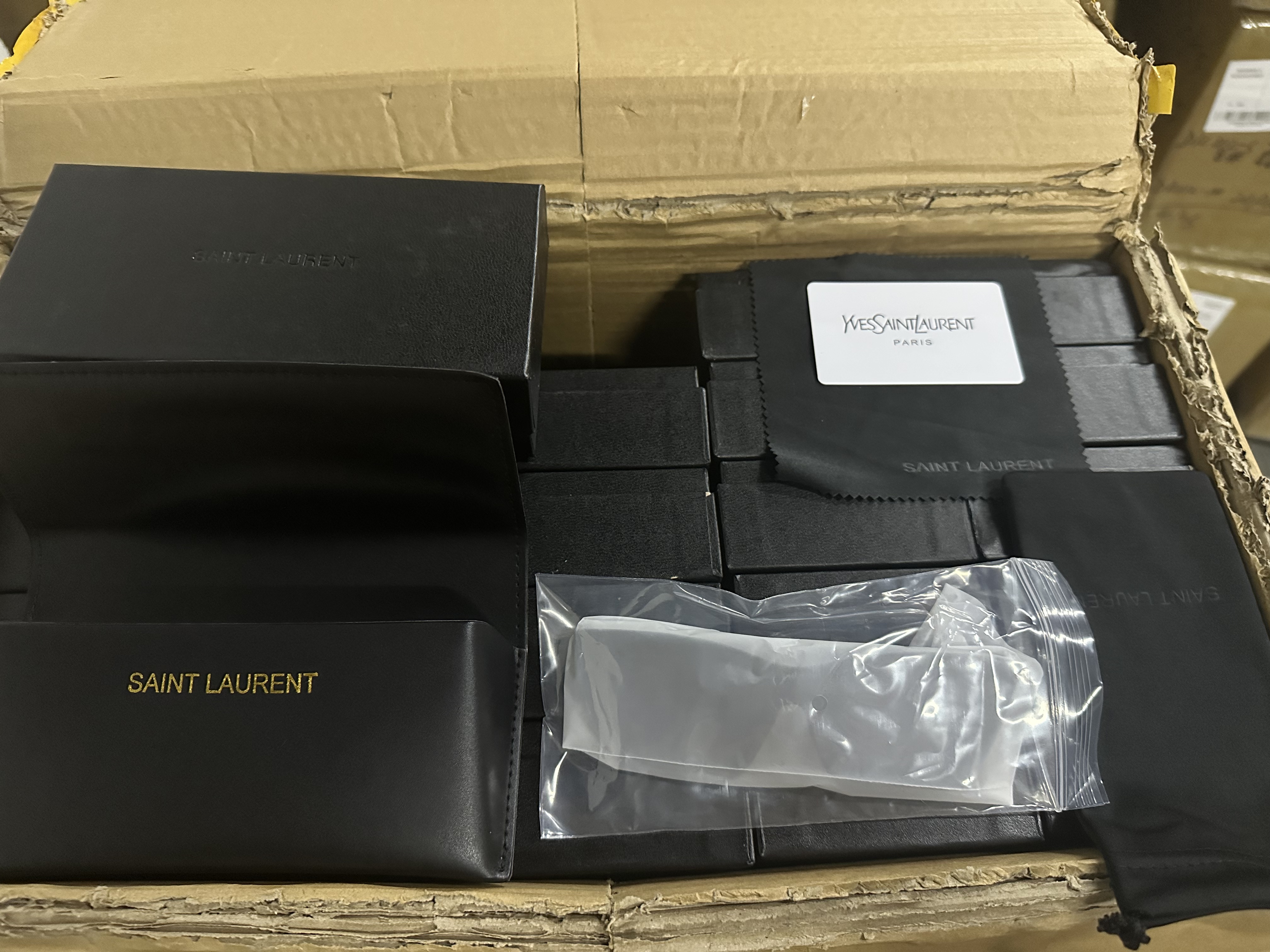 G05：Saint Laurent Square Sunglasses