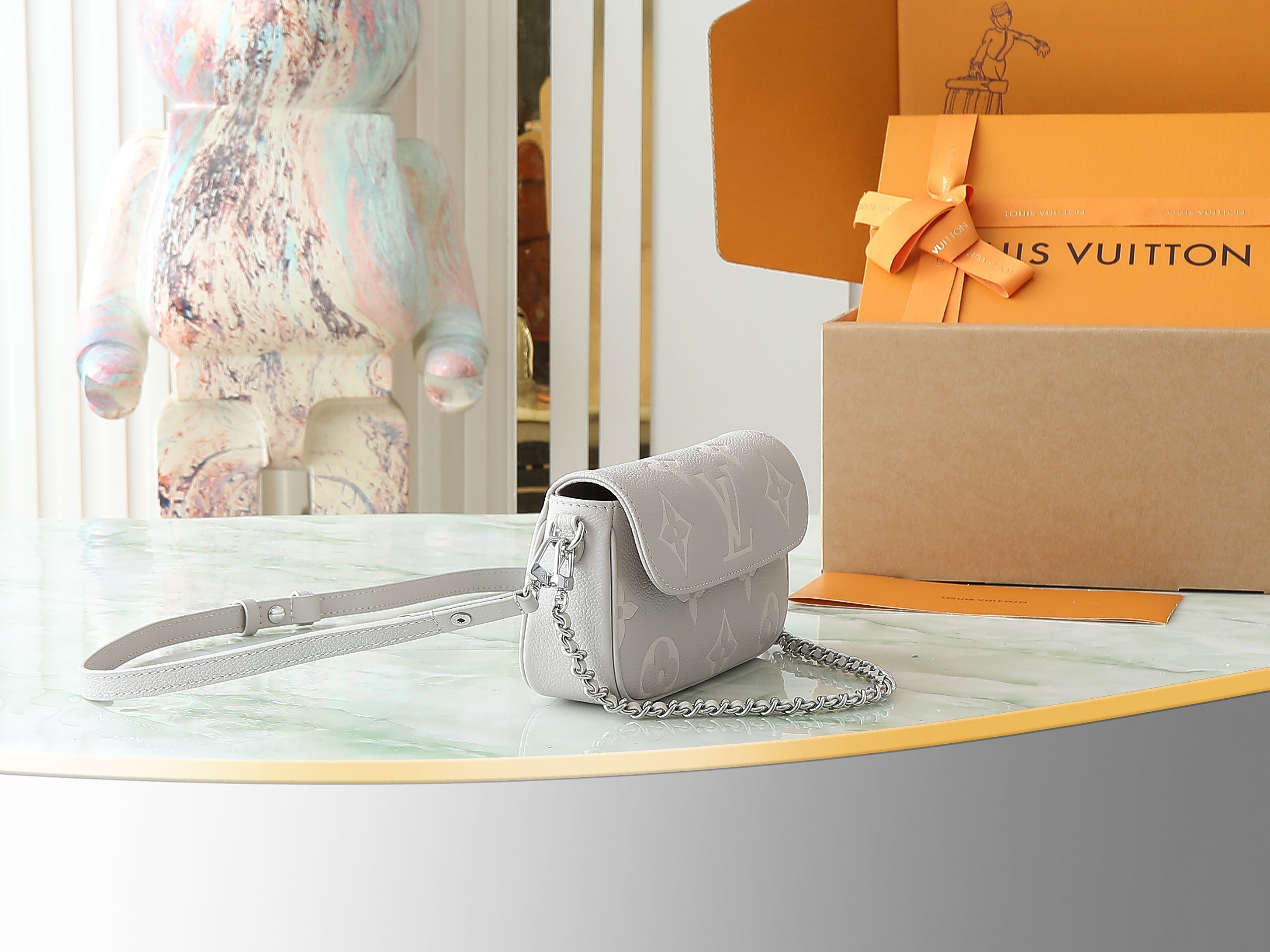 LV Underarm bag 23.5x12x4.3cm