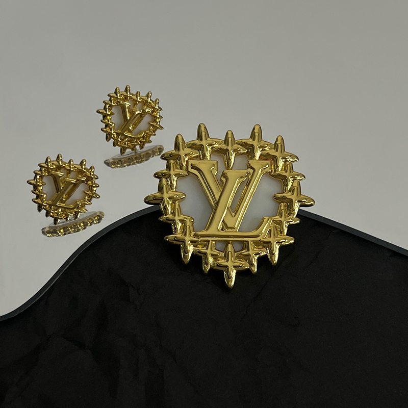 Classic Four-pointed Stars Brooch QTXZ-9110089