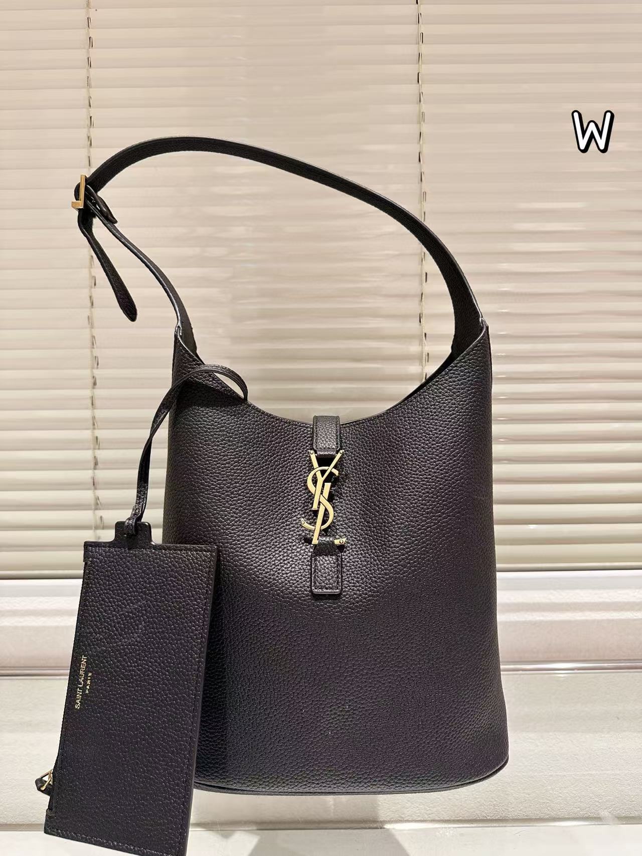Vintage Size 11.0″x10.6″ Embossed leather Handbag with Small Square Pocket BB-921813