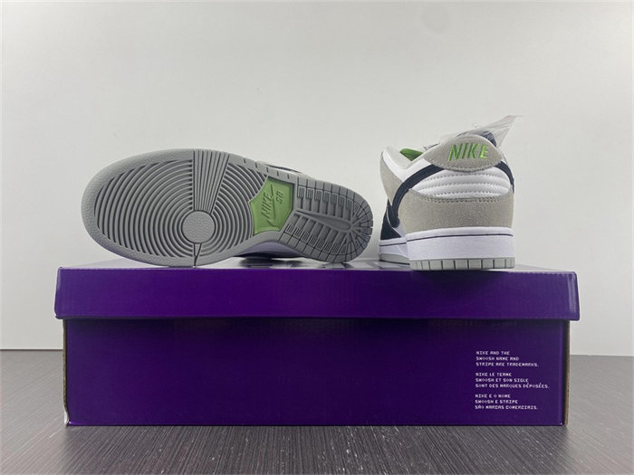 NK SB Dunk Low Chlorophyll BQ6817 011