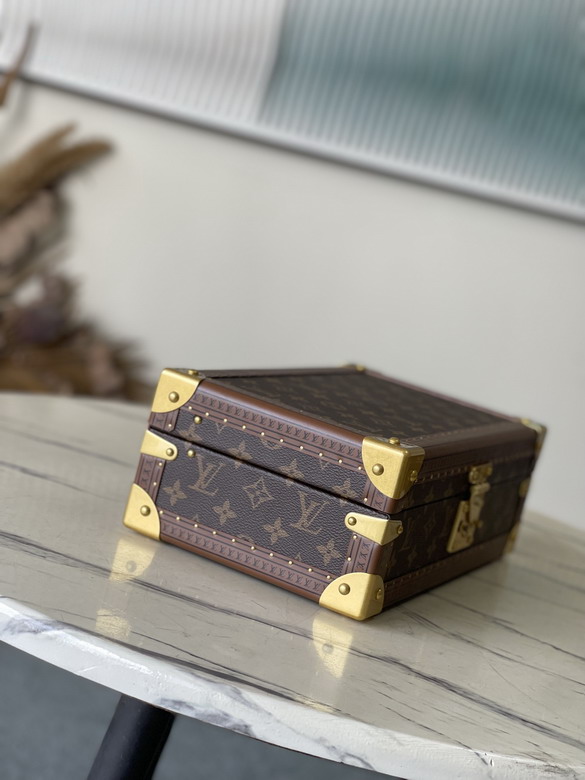 LV Watch Storage Box  Size：20.5x13.5x35cm
