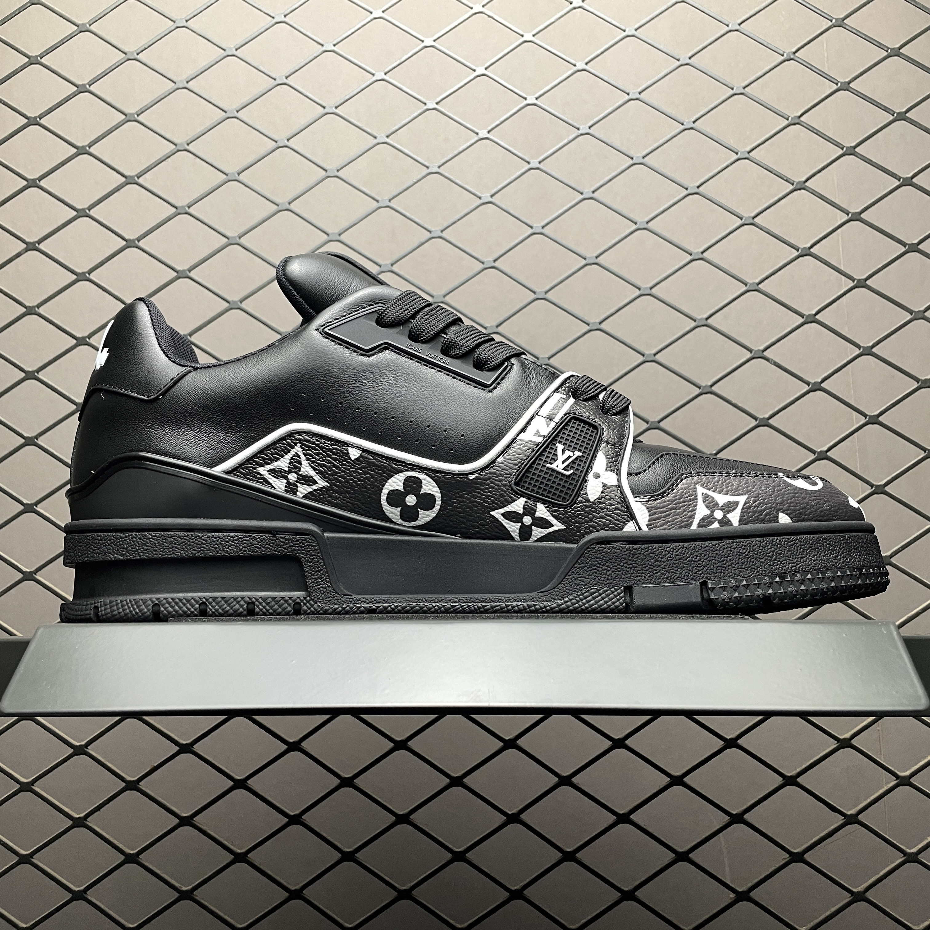 LV TRAINER