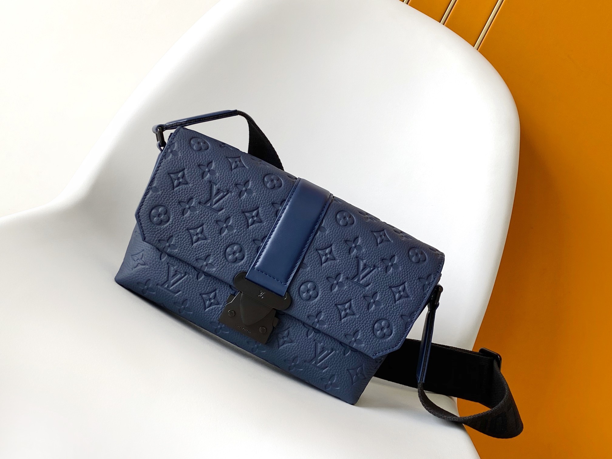 LV Messenger Bags M11692 Size：28x16x10cm