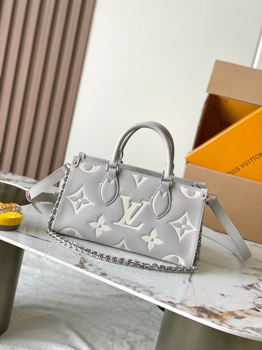 LV ONTHEGO EAST WEST Bag M23641 25x13x10cm（Multiple colors）