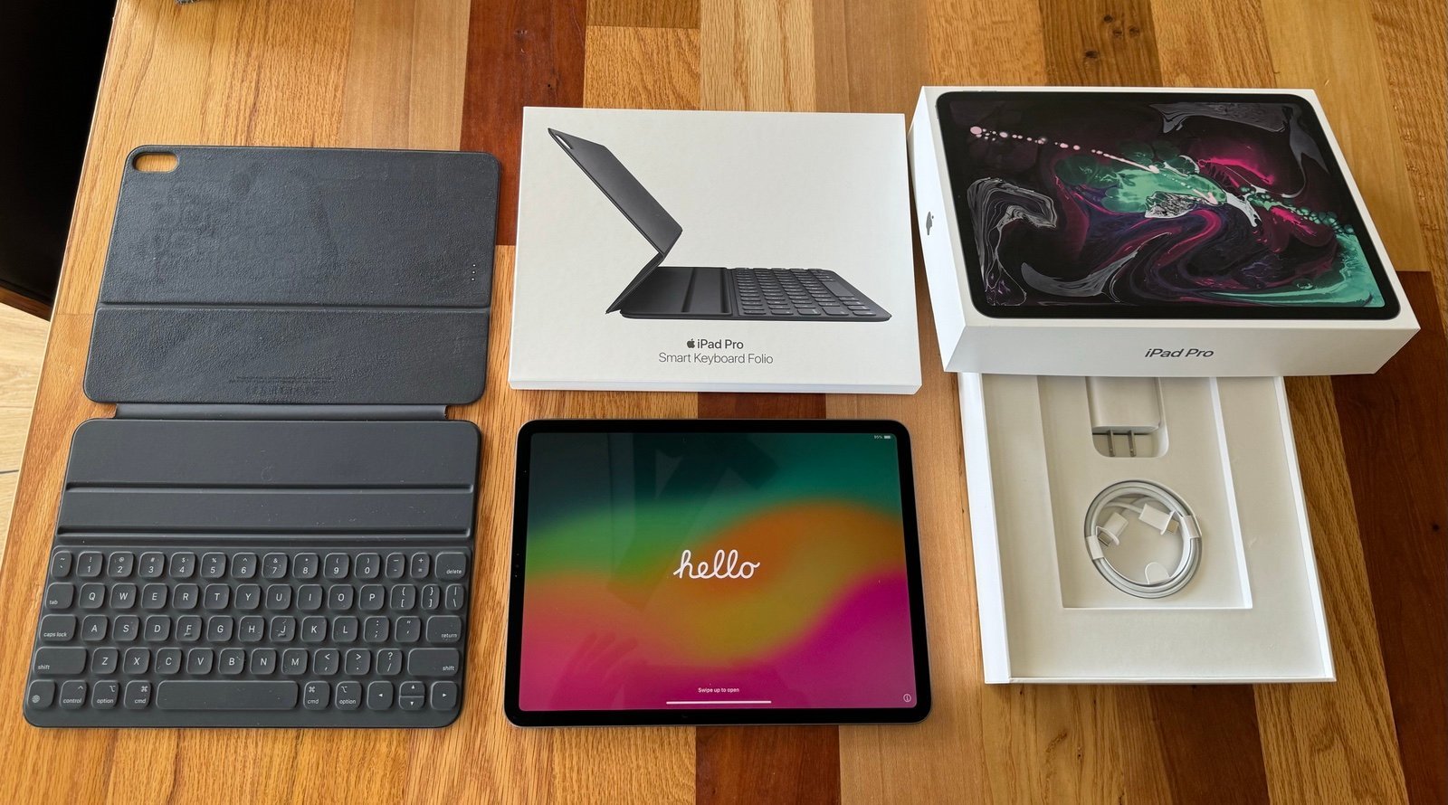 Apple iPad Pro 11” 1st Generation (64GB Space Gray) + Apple Smart Keyboard Folio 5A75