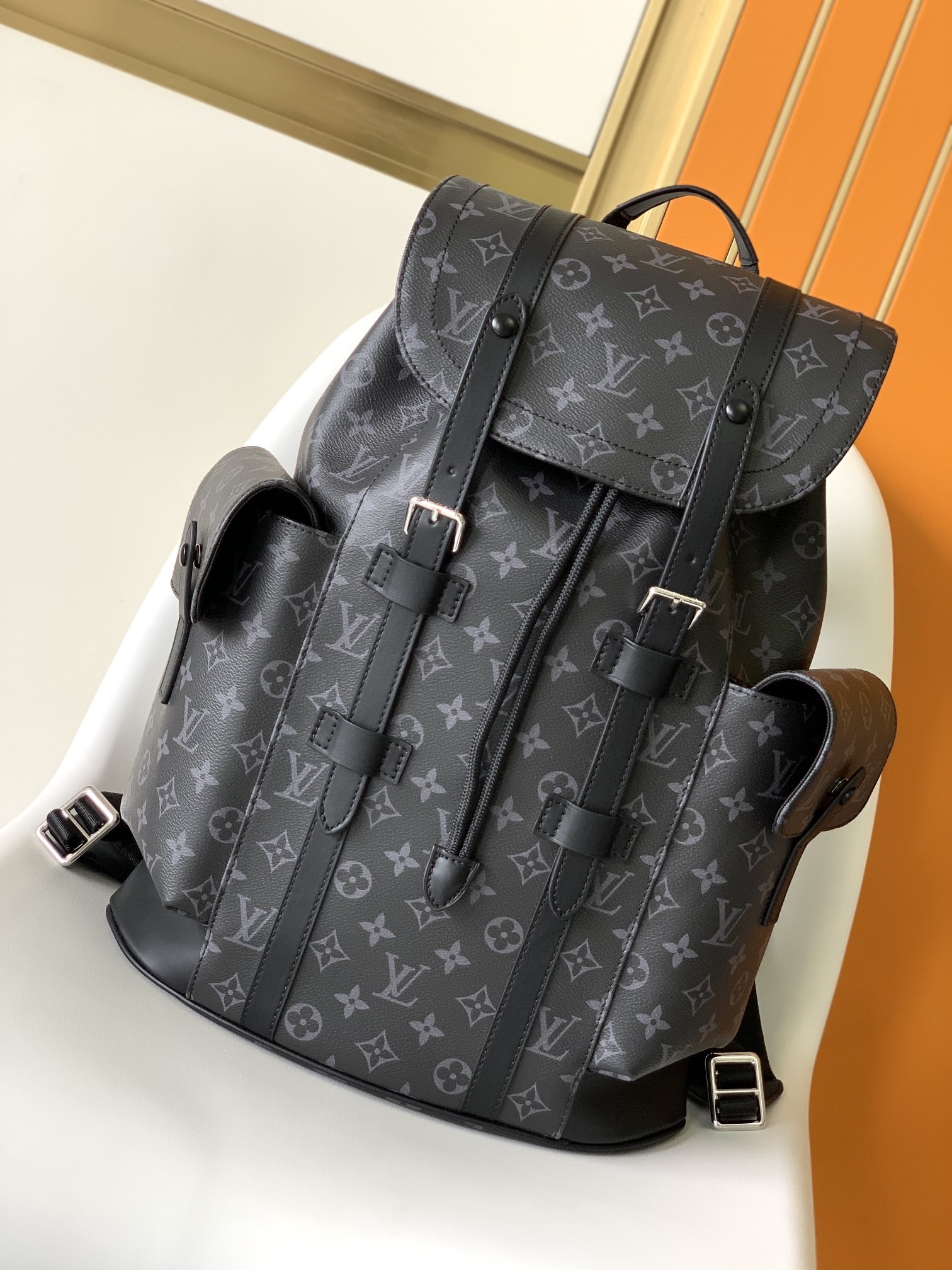 LV Medium-sized men’s matching colored backpack M40350 Size：38*44*21cm（Multiple colors）
