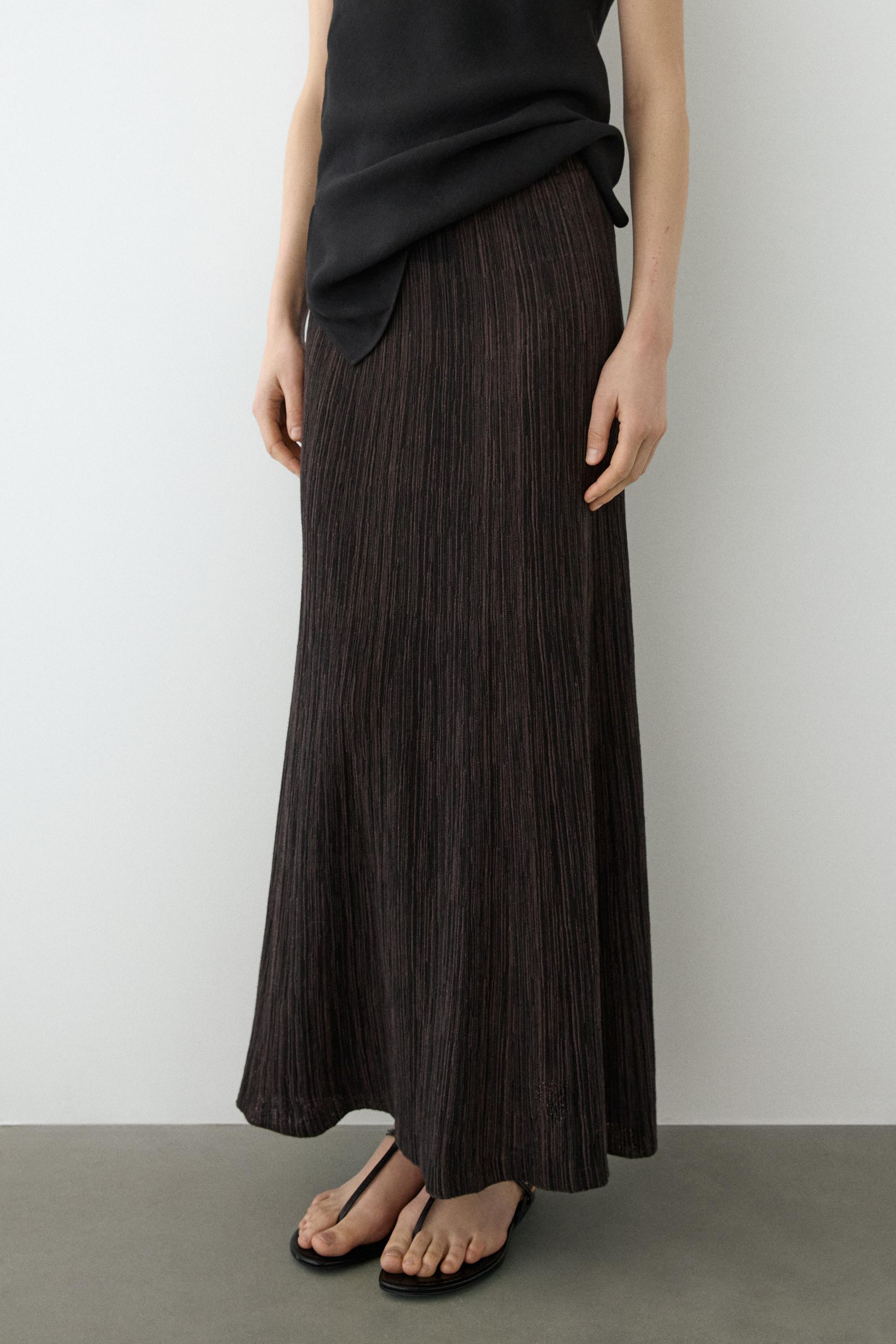 Falda midi plisada total look detalle rayas