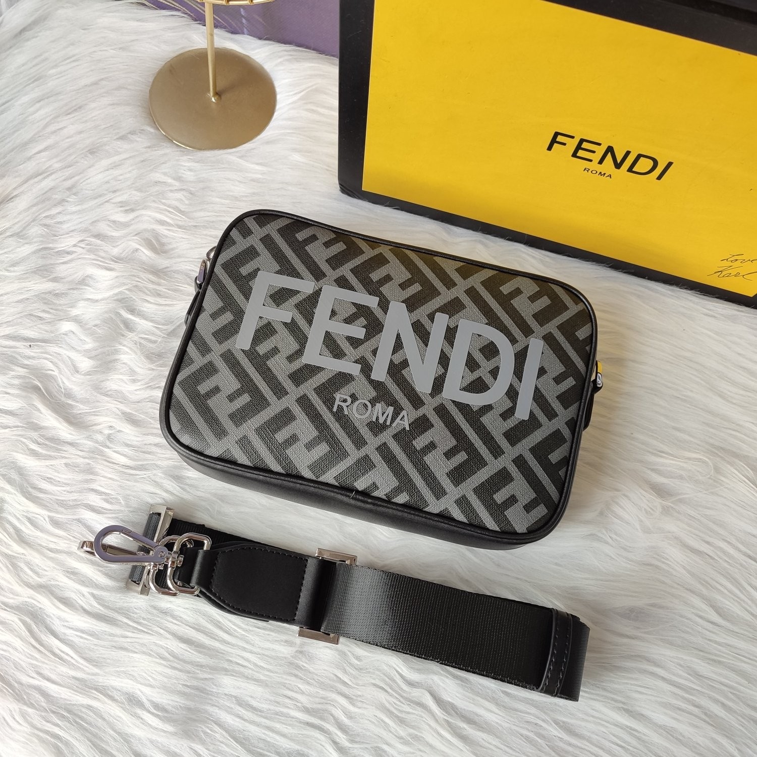 FD Messenger Bags Size:22x15x4.5cm