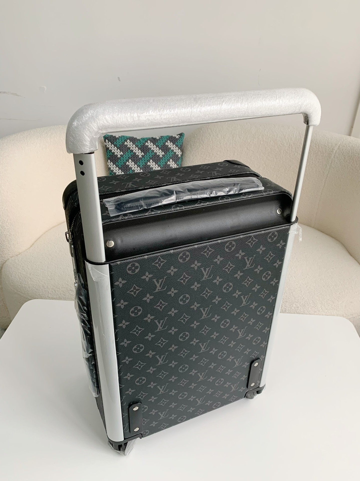 LV suitcase  20 inches（Multiple colors）