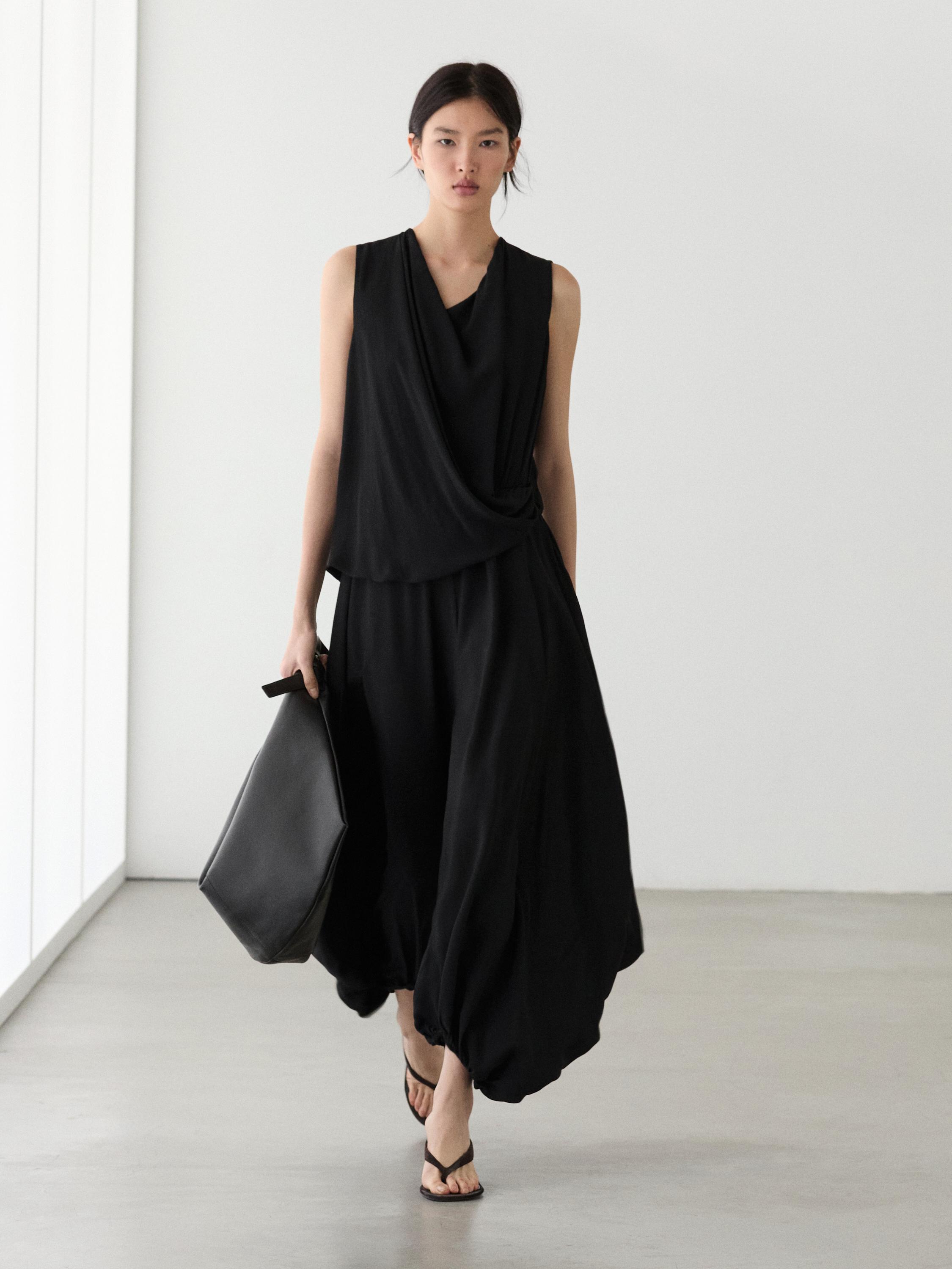 Vestido mono fluido semitransparente