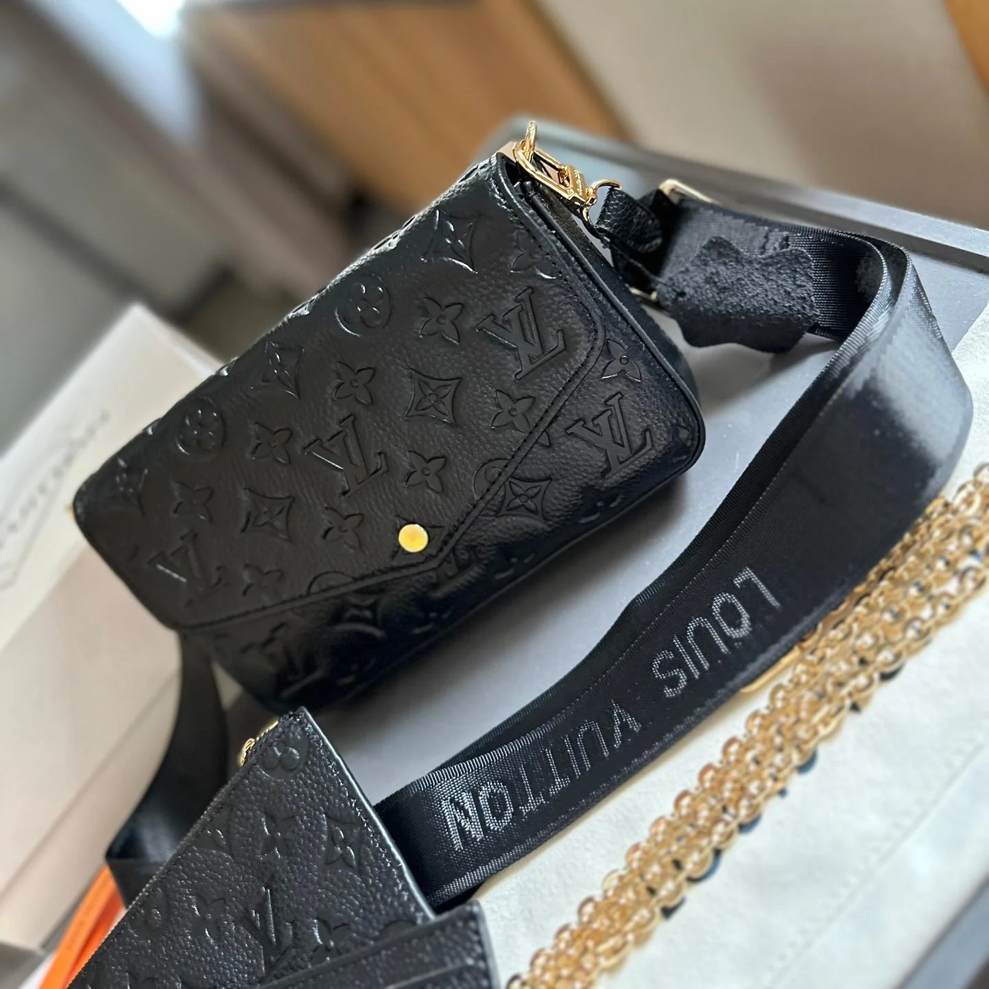 【Louis Vuitton】☆Kirigami 3-piece set｜Convenient design that can also store your smartphone♪Check it out online now!