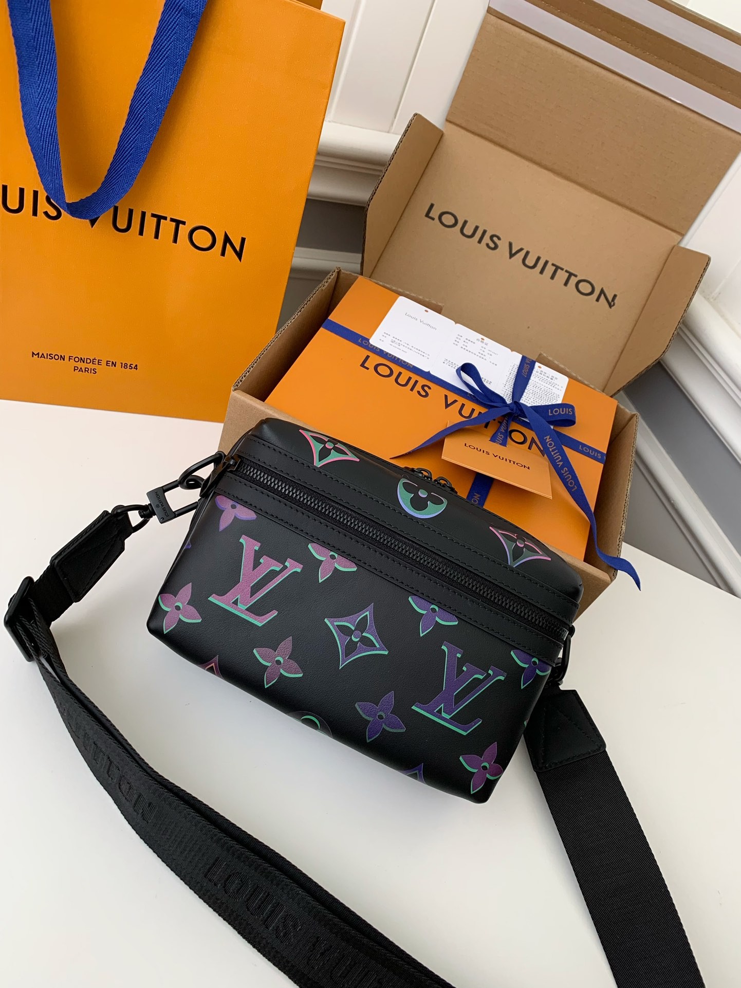 LV  COMET 21.5*14*7.5cm