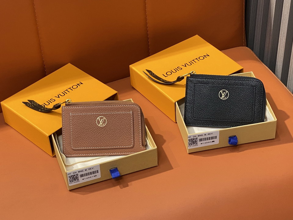 LV CARD HOLDER