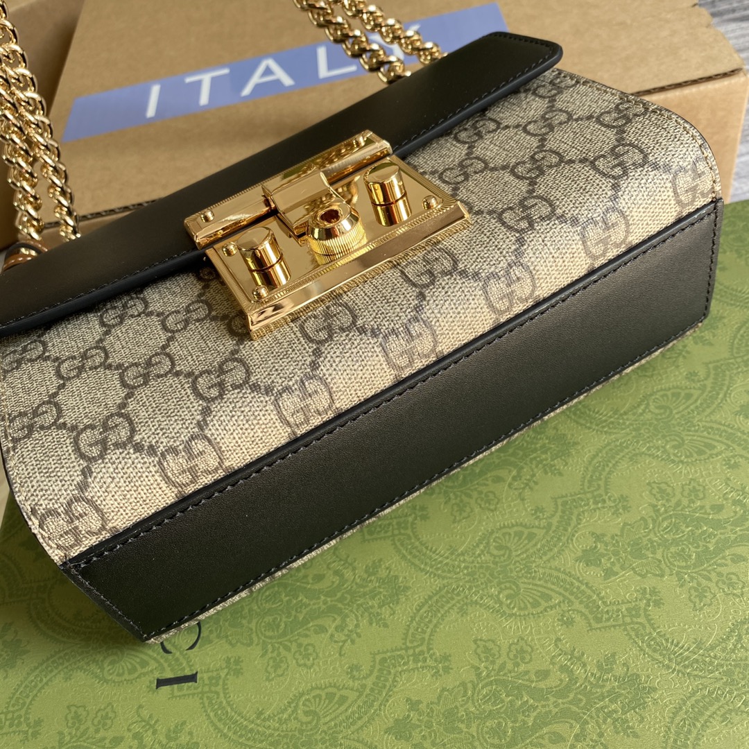 Woman’s Handbag with bag charm 7.9″x5.1″x3.1″ BB-9190006