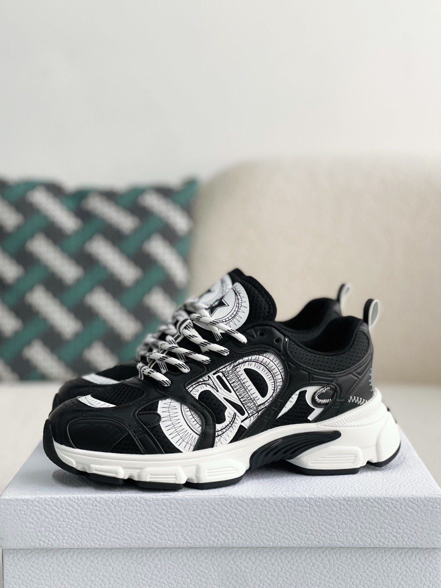 DR Running Sneakers