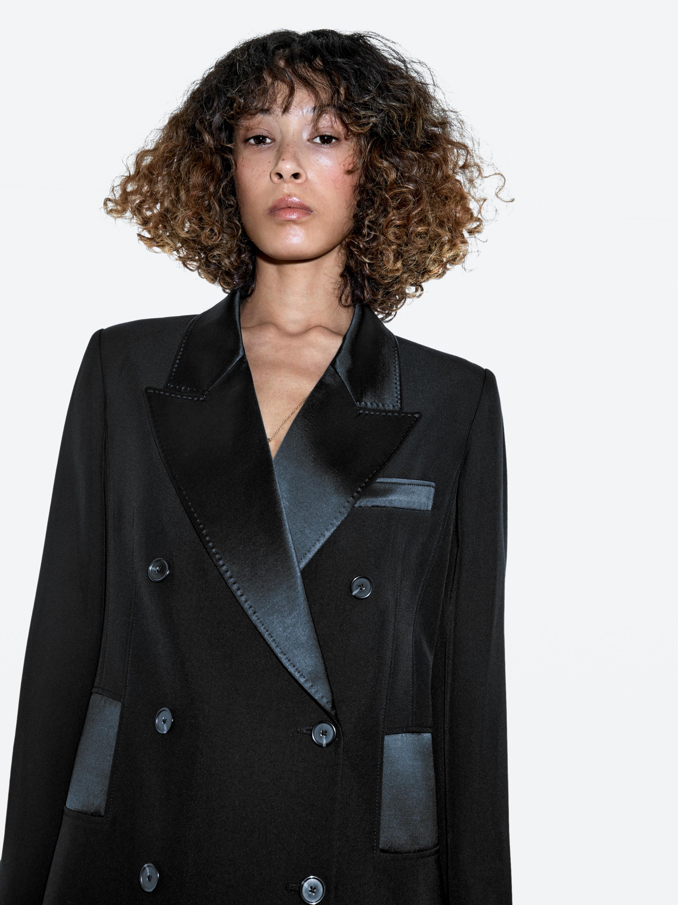 Vestido tipo blazer detalle satén