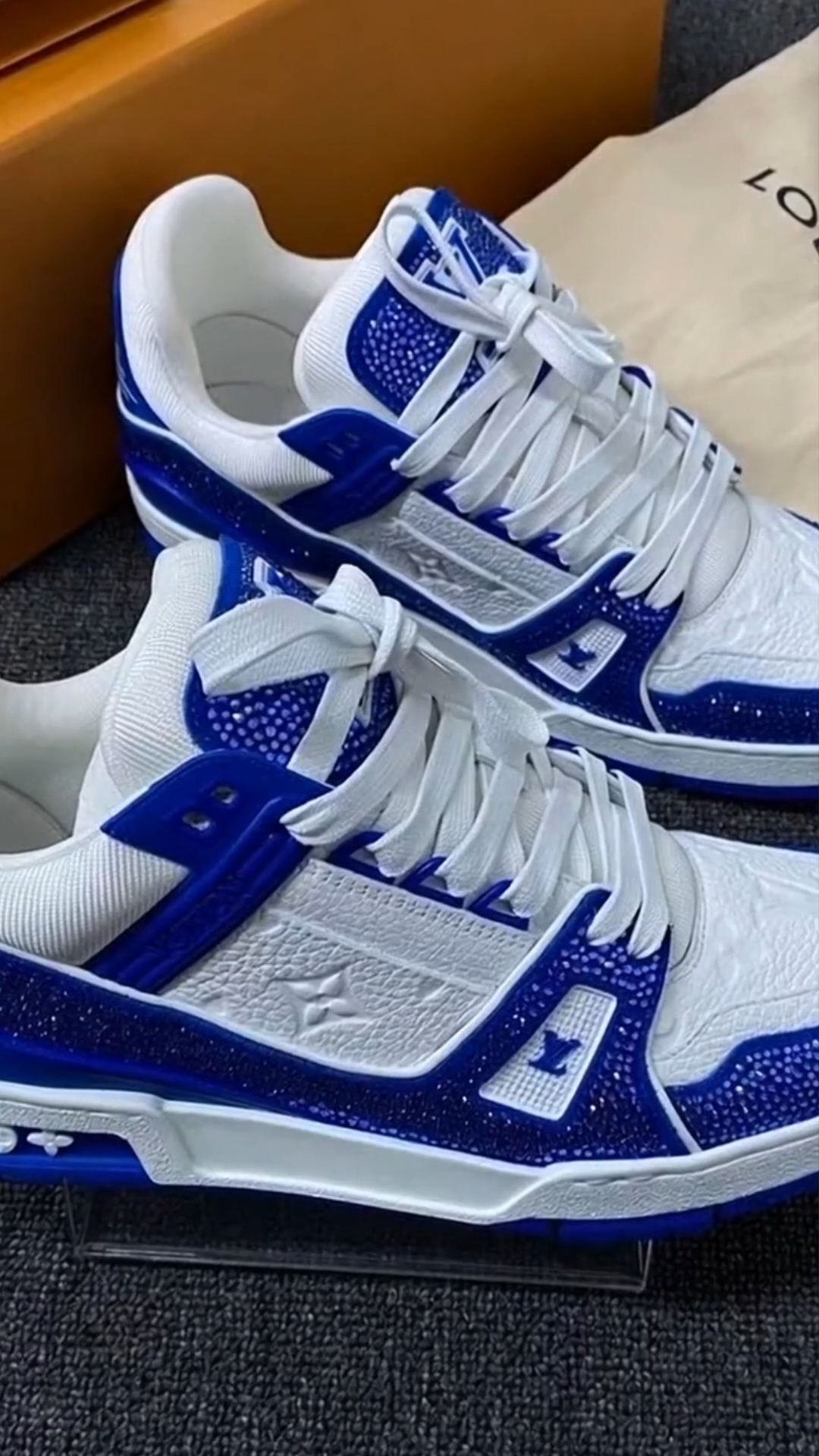 LV  Trainer Sneaker
