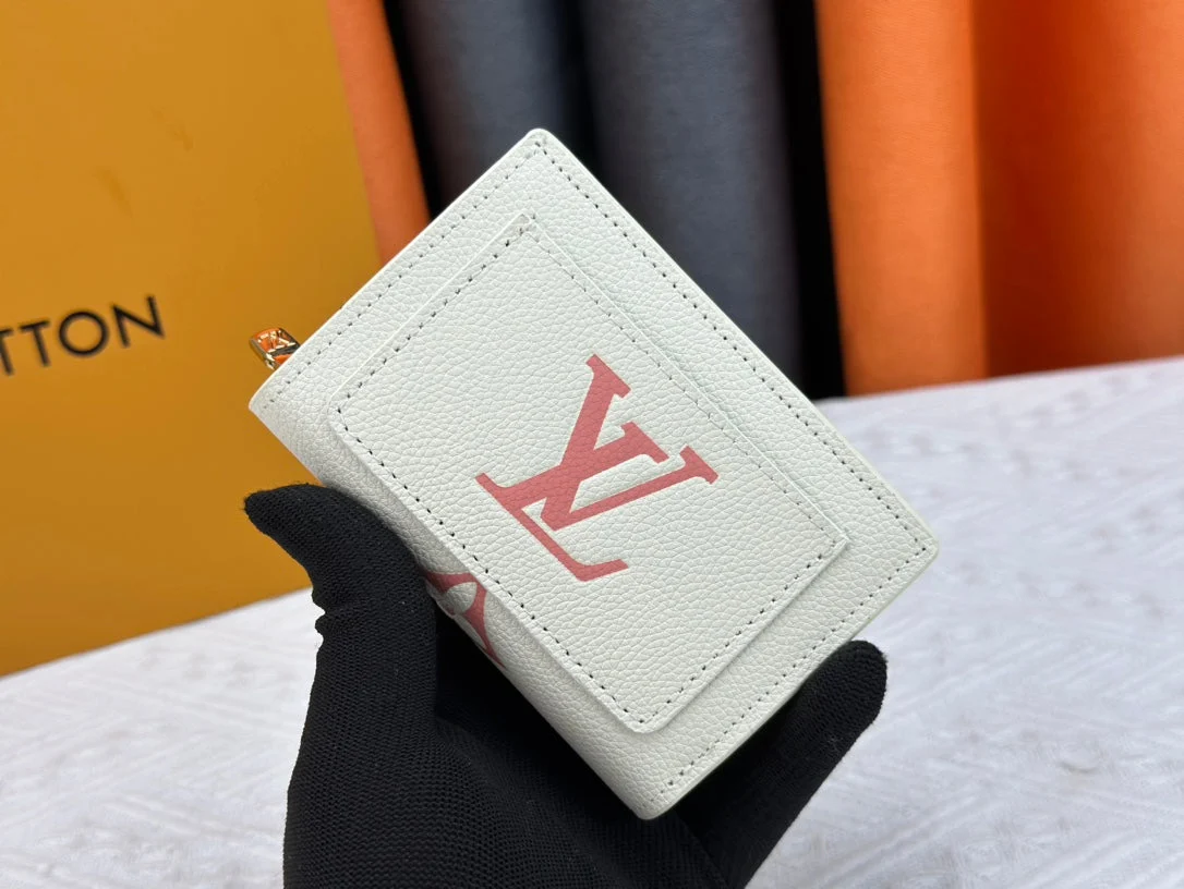 [Louis Vuitton] Simple and elegant mini wallet - Limited sale now available.