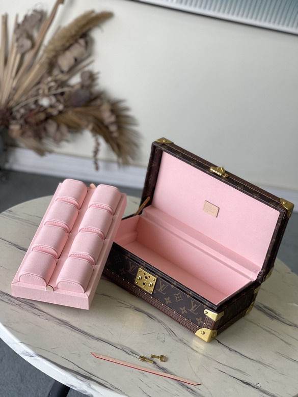 LV Watch Storage Box  Size：20.5x13.5x35cm