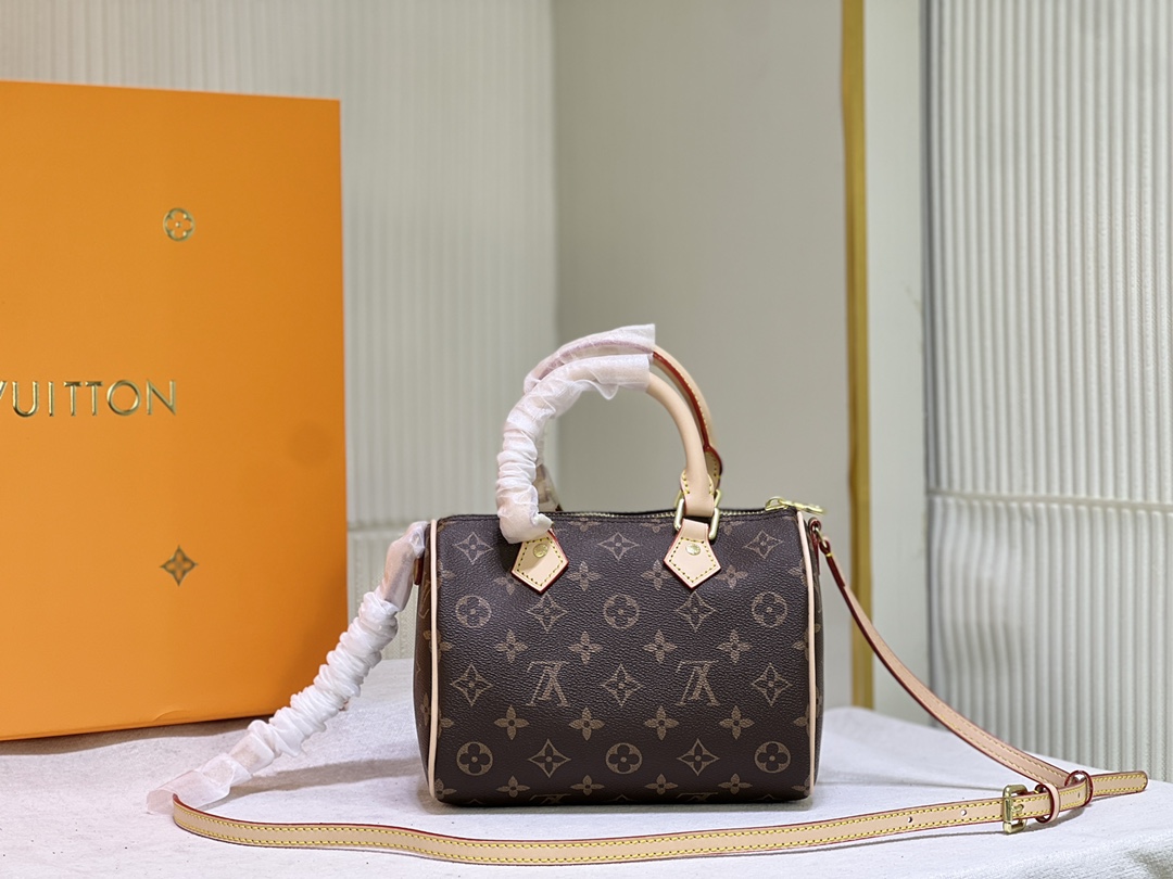 Woman’s handbag with Adjustable strap 7.9″x5.1″x4.3″ BB-9180001000584