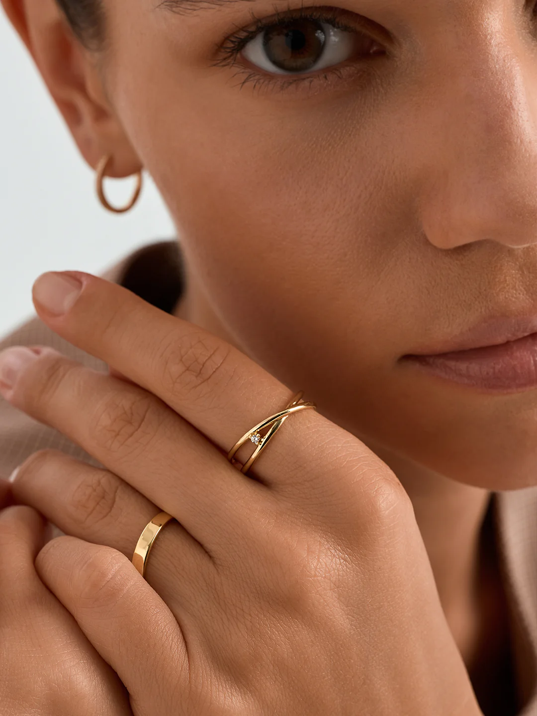 Overlapping Crystal Statement Ring