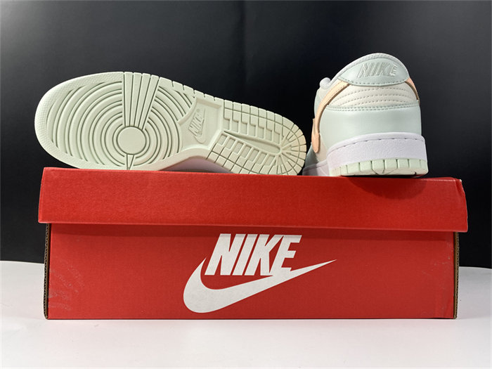 NK Dunk Low Barely Green DD1503-104