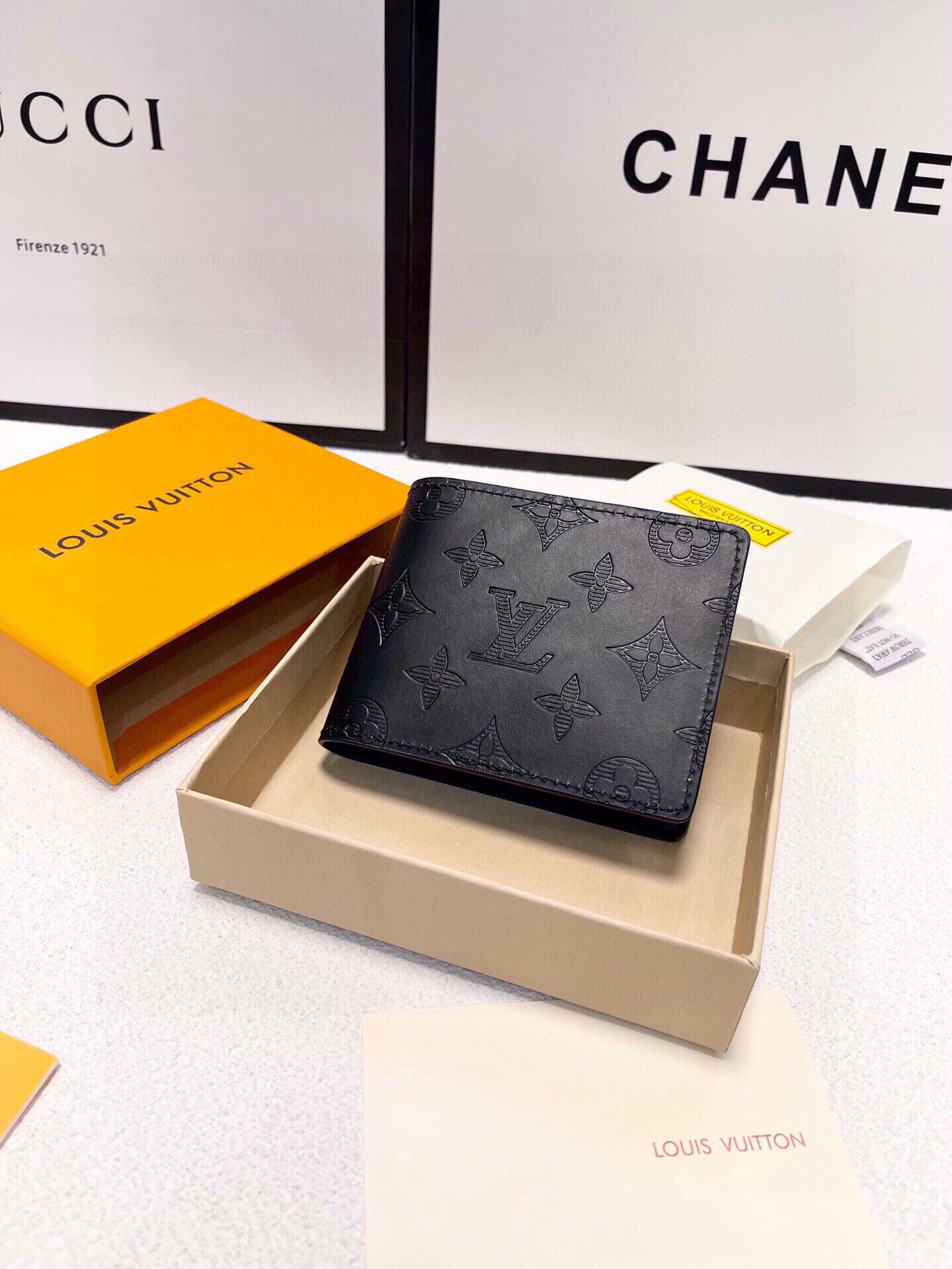 限定30個！LOUIS VUITTON（ルイ・ヴィトン）の財布長短二つ折り財布  幅12CMX高10CM