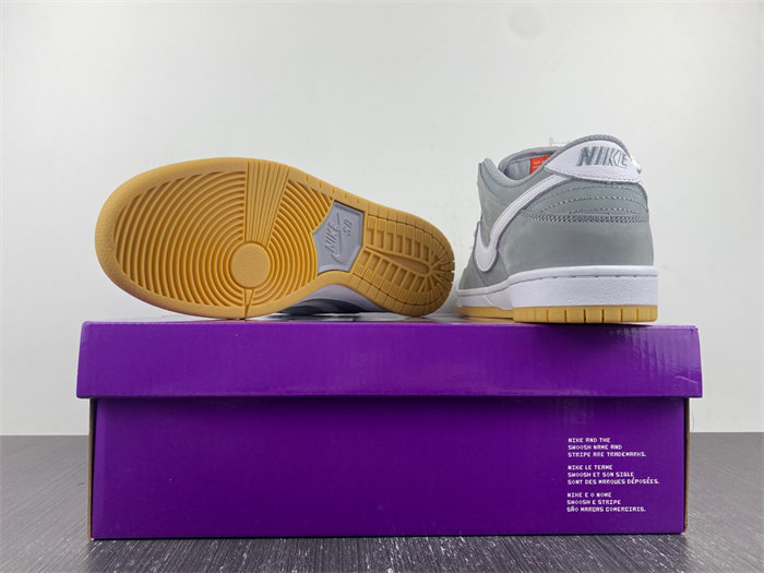 NK SB Dunk Low Pro ISO Orange Label Wolf Grey Gum DV5464-001