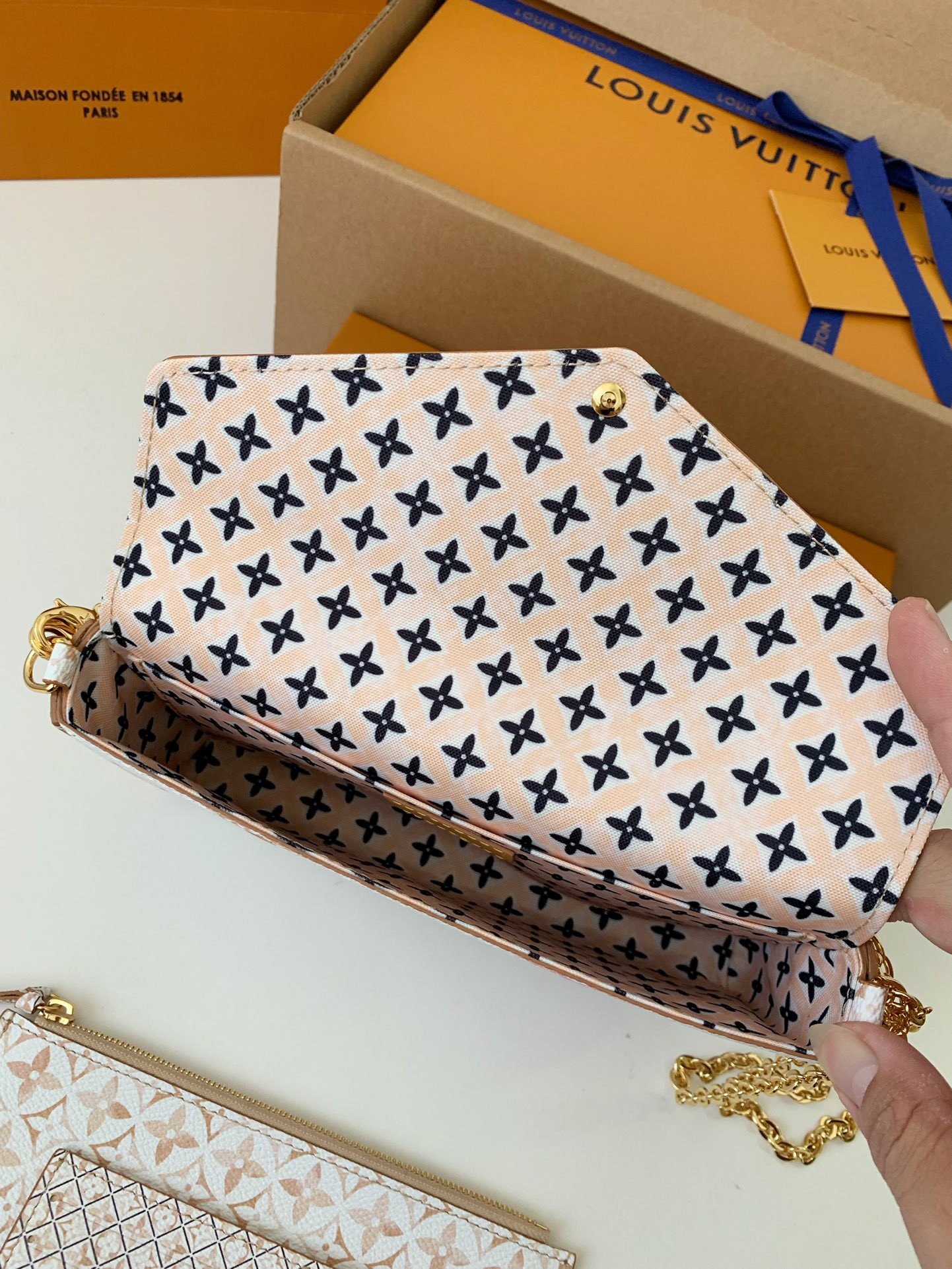 LV POCHETTE FÉLICIE 21*12*3cm