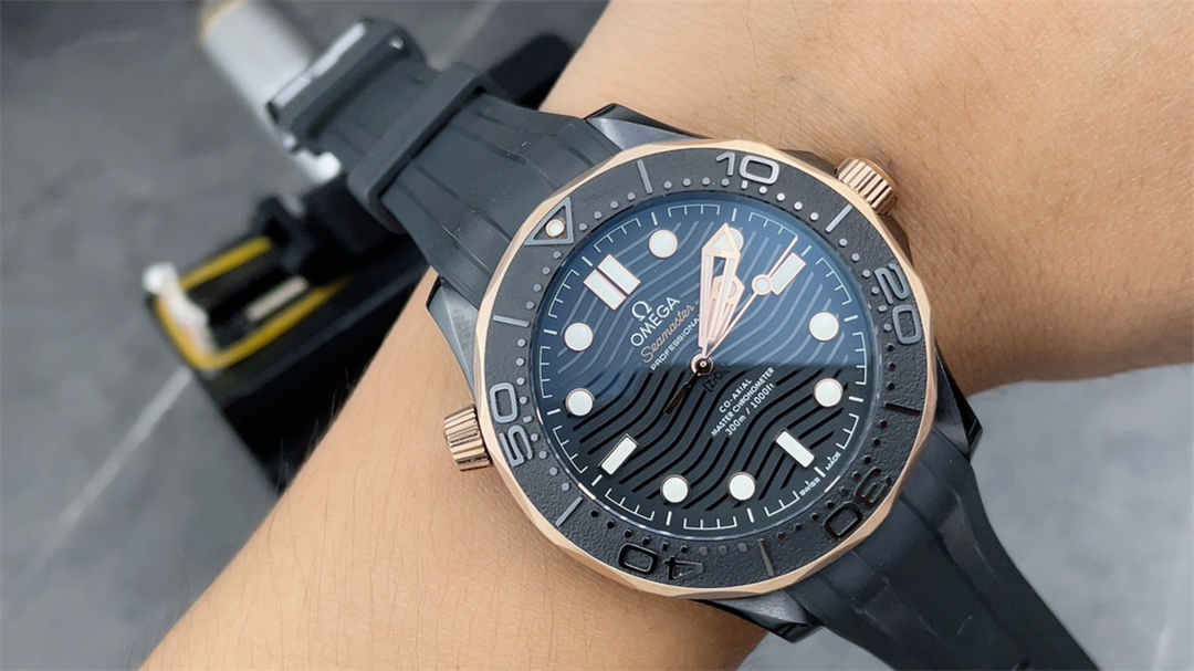 VSF Seamaster 300M Black & Rose Gold Replica – 43.5mm Diver Watch with Black Dial