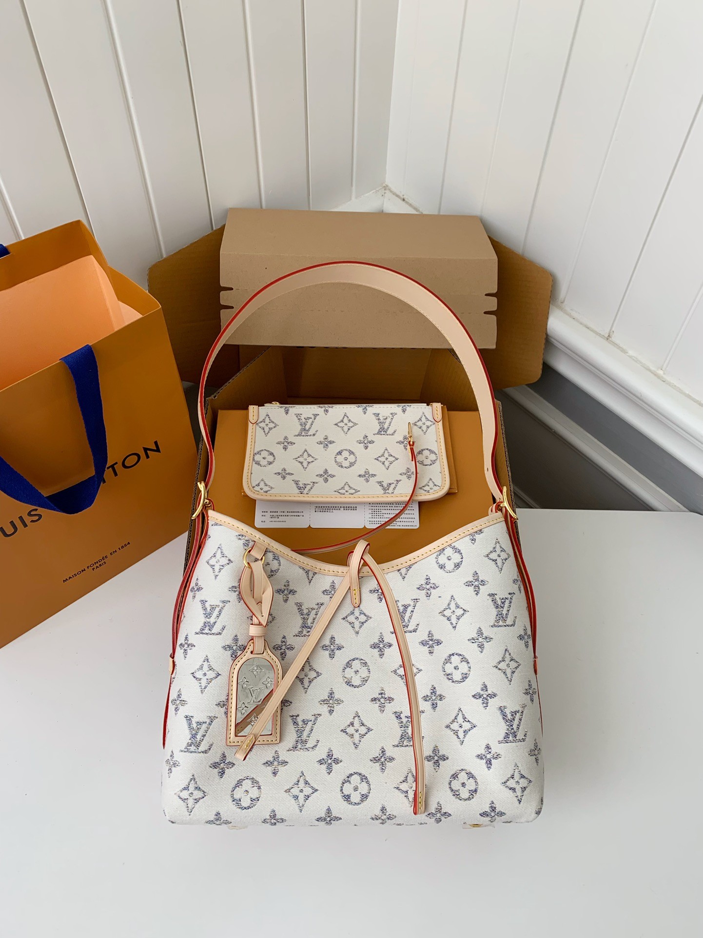 LV Carryall small handbag M24707  Size：29*24*12cm