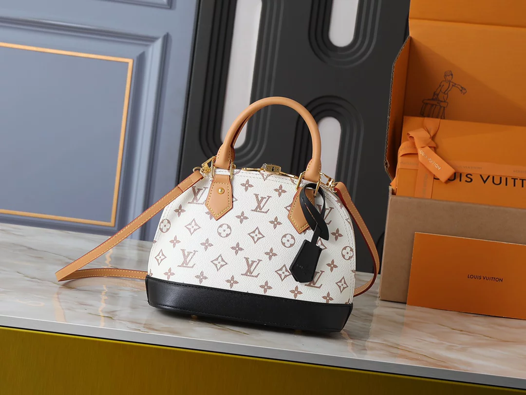 Genuine leather mini:7.1″x4.7″x3.1″ Small:9.8″x7.5″x4.7″ Big:12.6″x9.4″x6.3″ Woman’s Handbag BB-921968