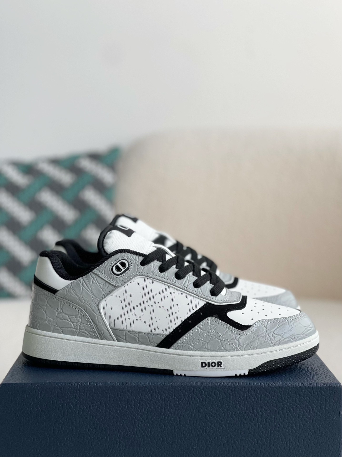 DR B27 Oblique Sneakers