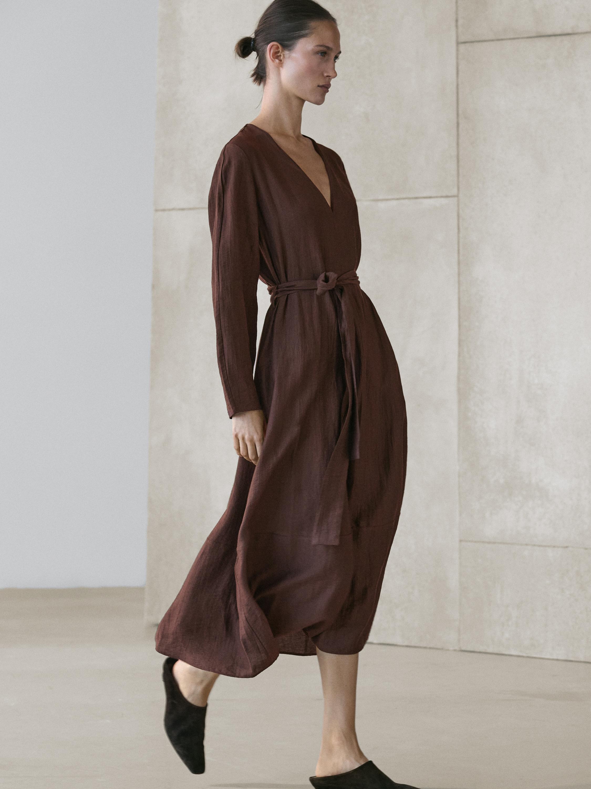 Vestido midi fluido cinturón con lino