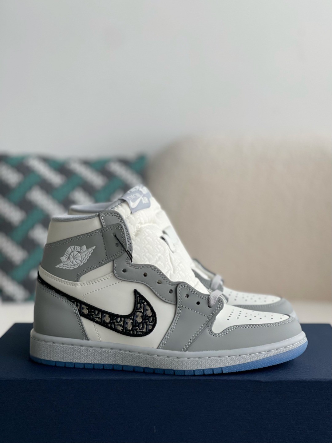 DR X NK JRD 1 Sneaker