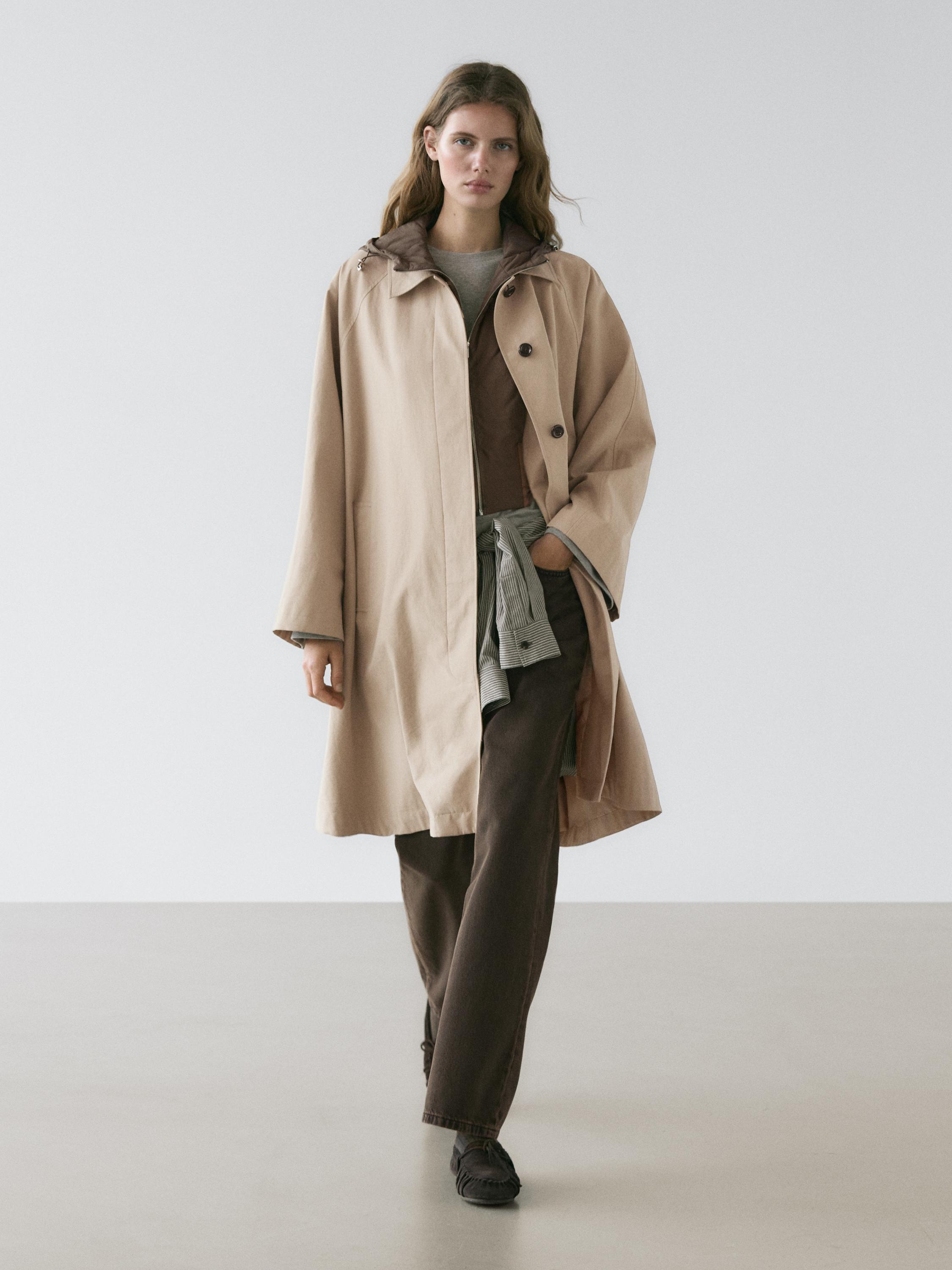 Trench capa con capucha