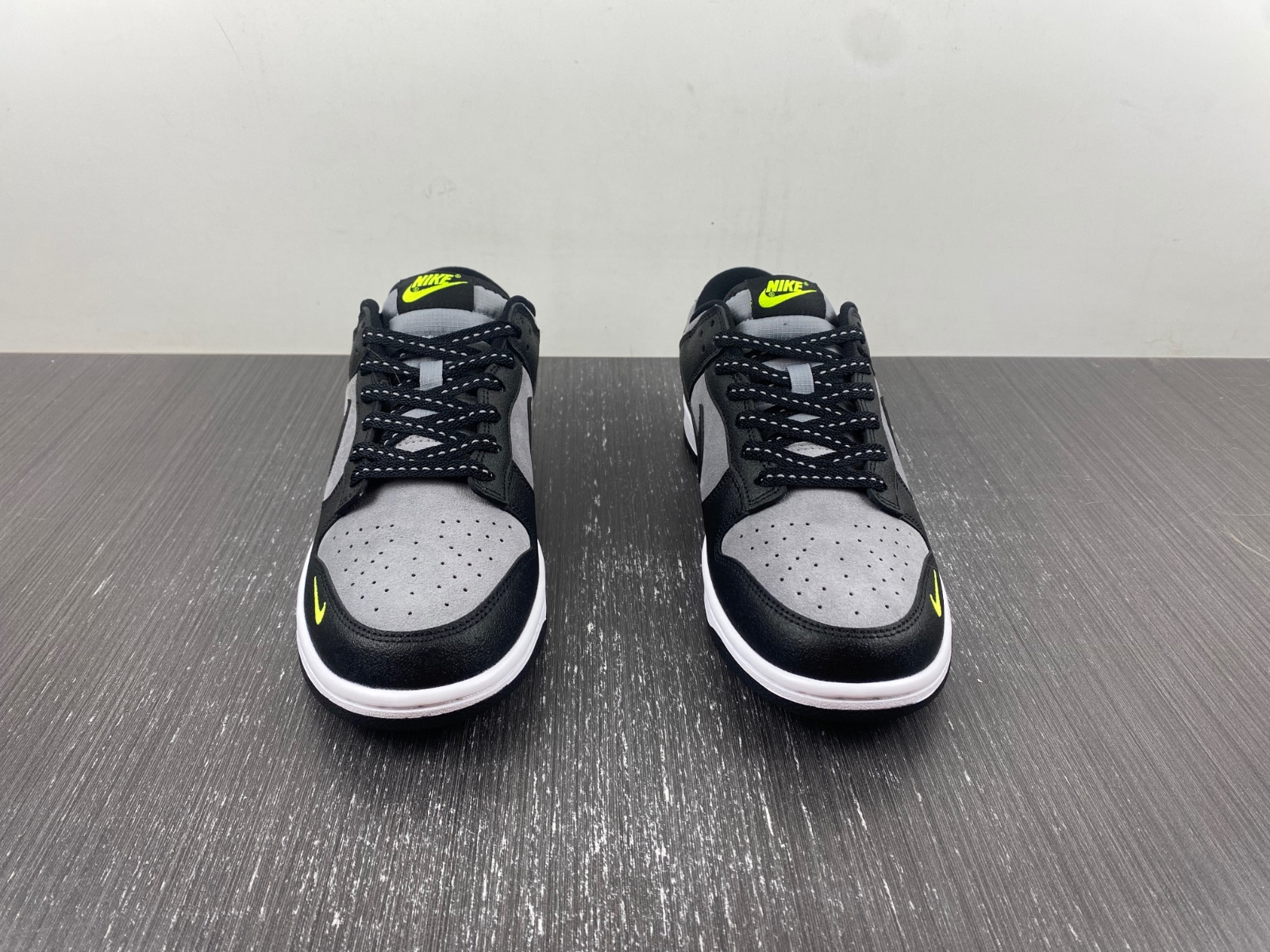 NK Dunk Low 'Black Grey Green Strike' FQ2205-001