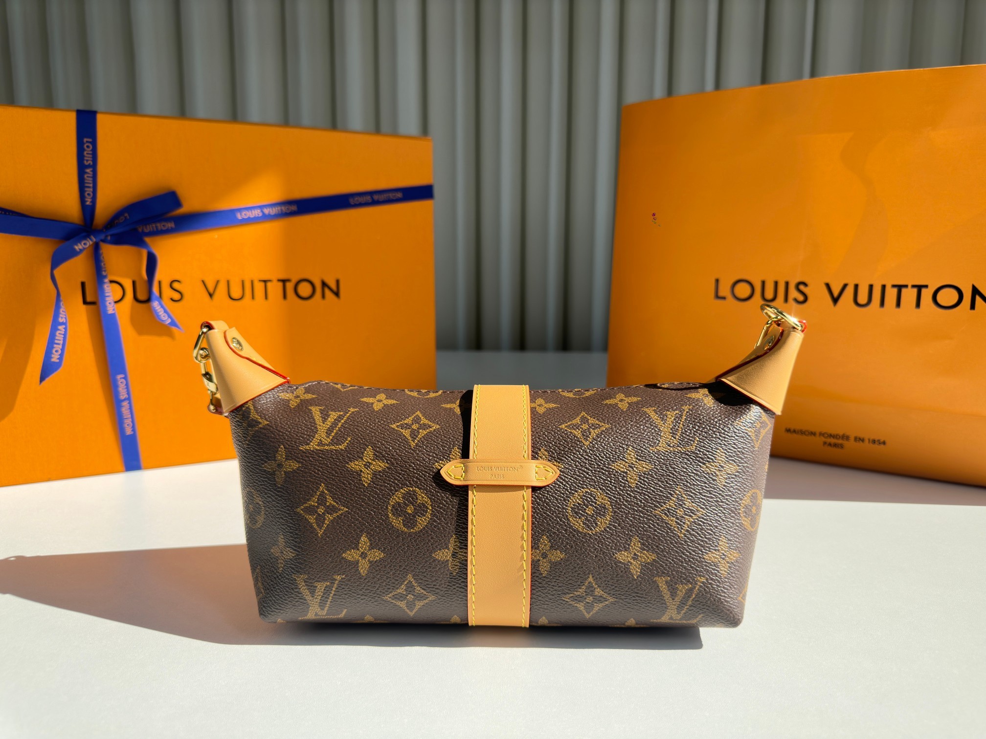 LV POCHETTE MIA M26191 22x14.5x8cm