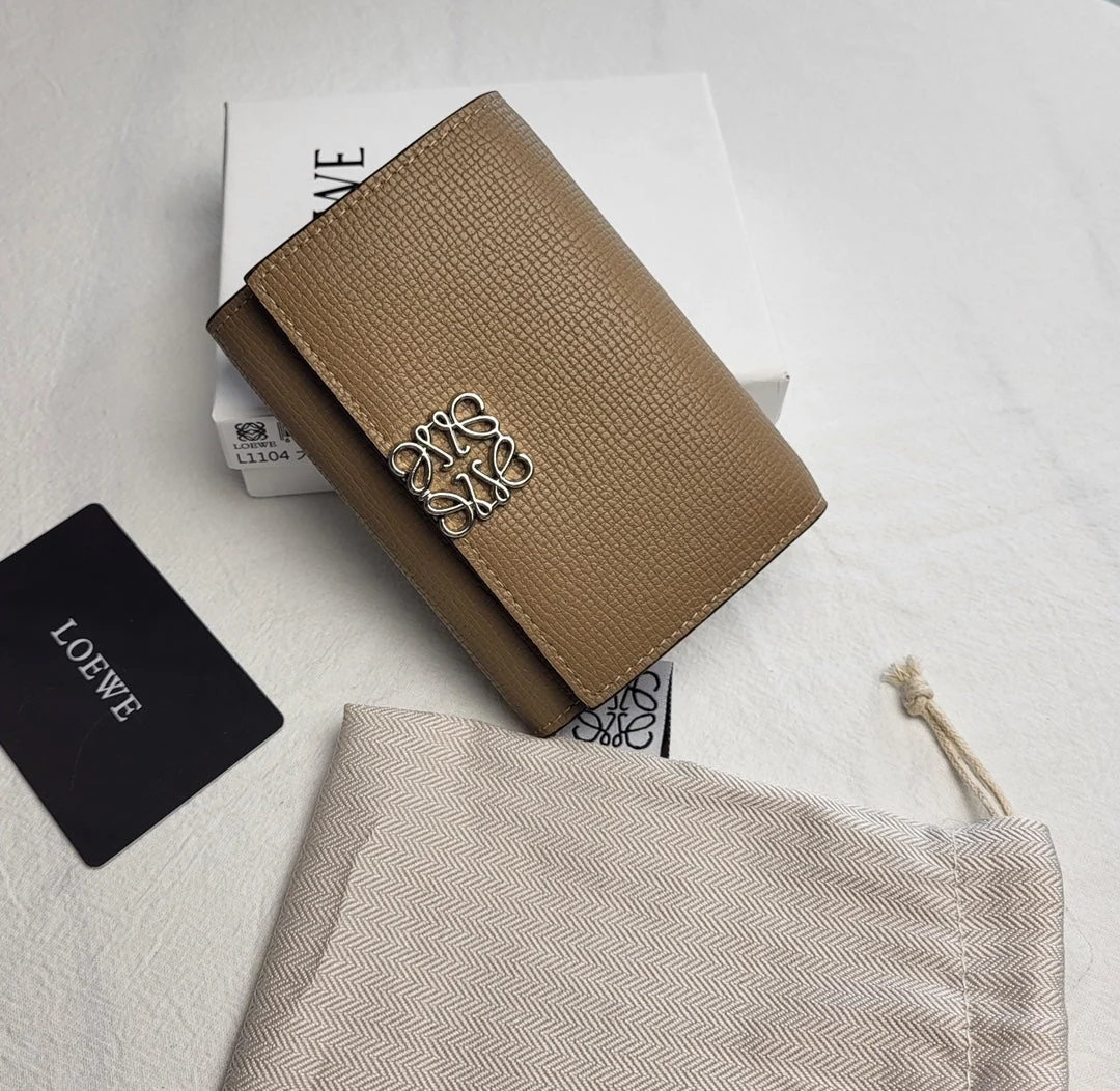 [Loewe] Mini wallet with customs duties and shipping included - a hot topic on Instagram
