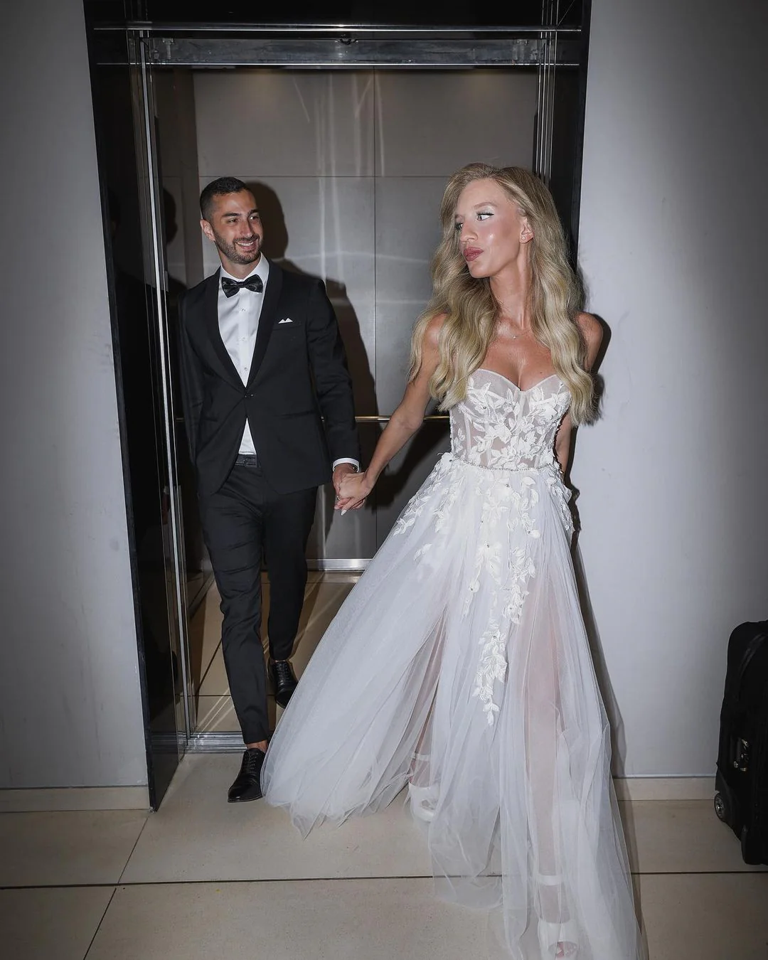 Charming A Line Sweetheart Tulle Wedding Dress with Appliques