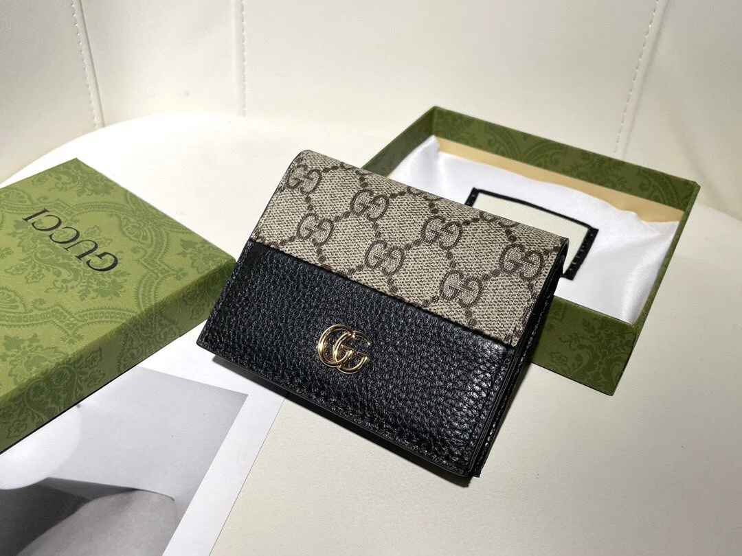 【Gucci】Stylish design, ultra-thin short wallet, easy to carry.