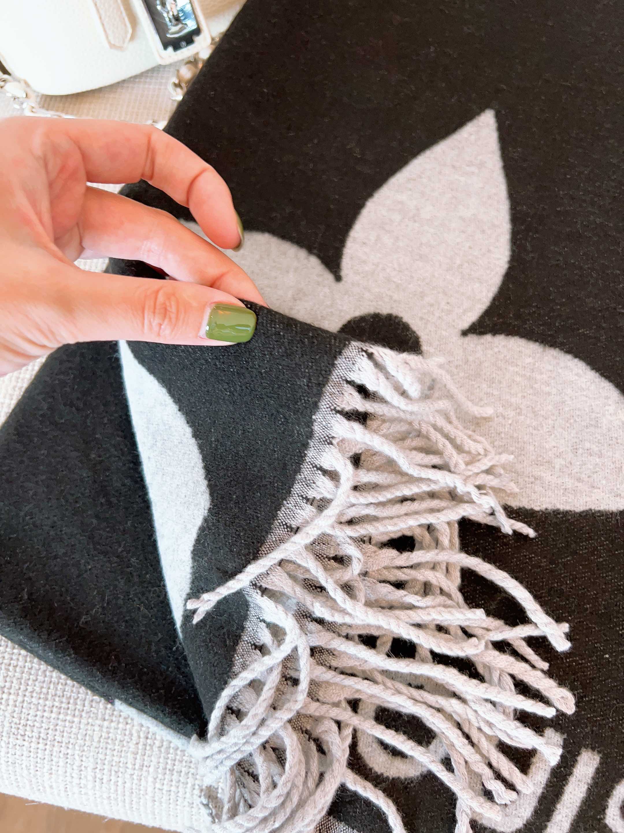 180*65cm Fashion Rabbit Velvet Scarf WJ-985119