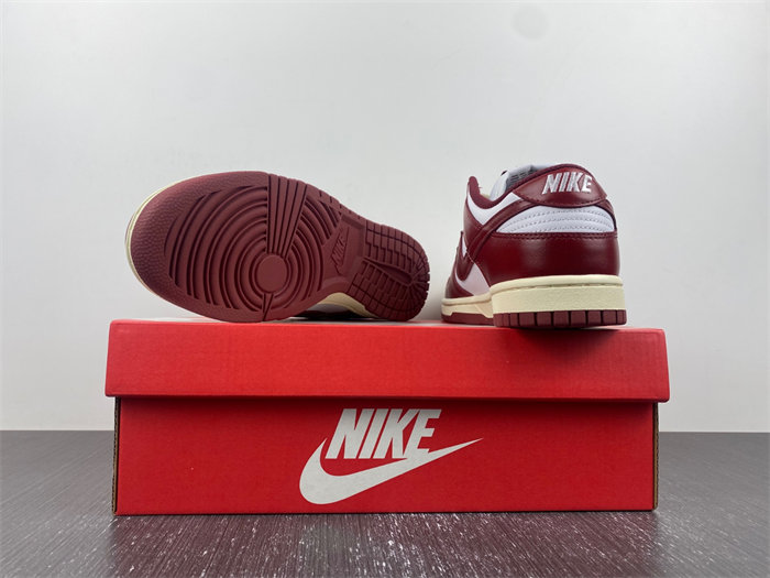 NK Dunk Low PRM Vintage Team Red FJ4555-100