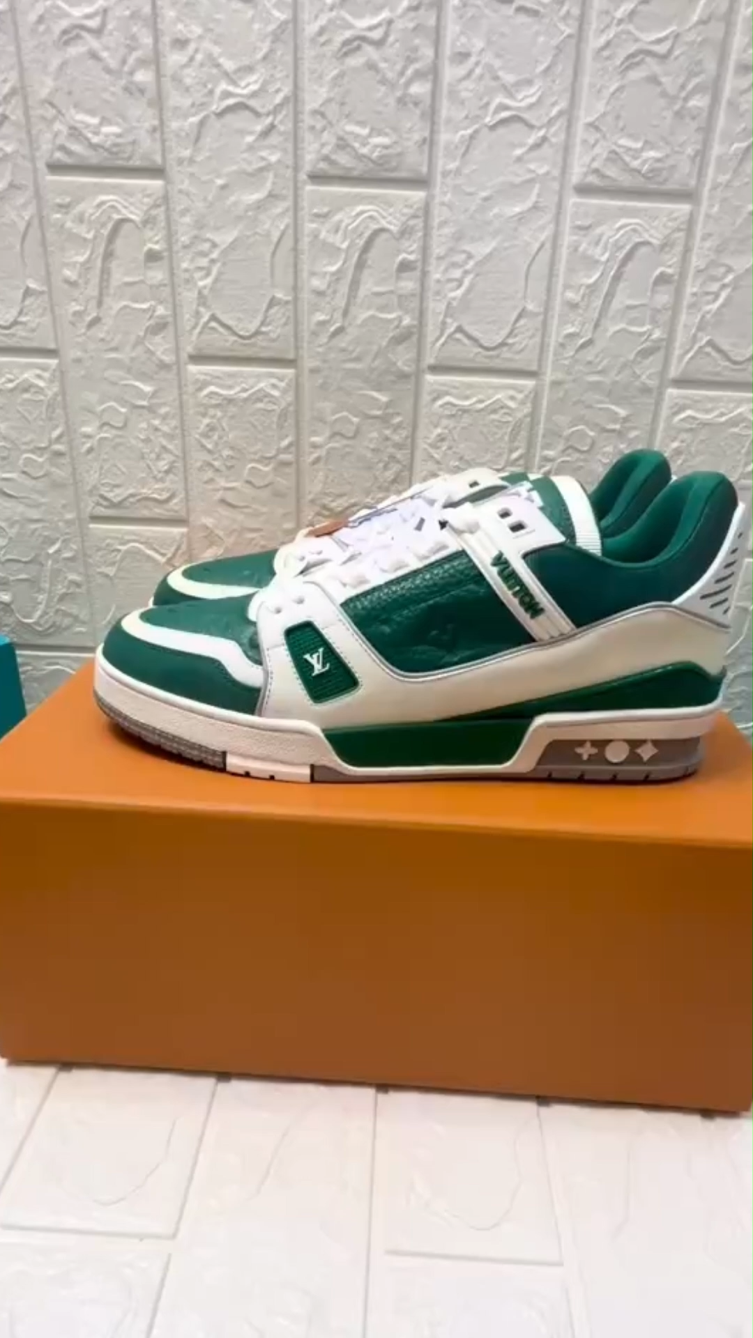Lois Vuton LV Trainer Sneaker