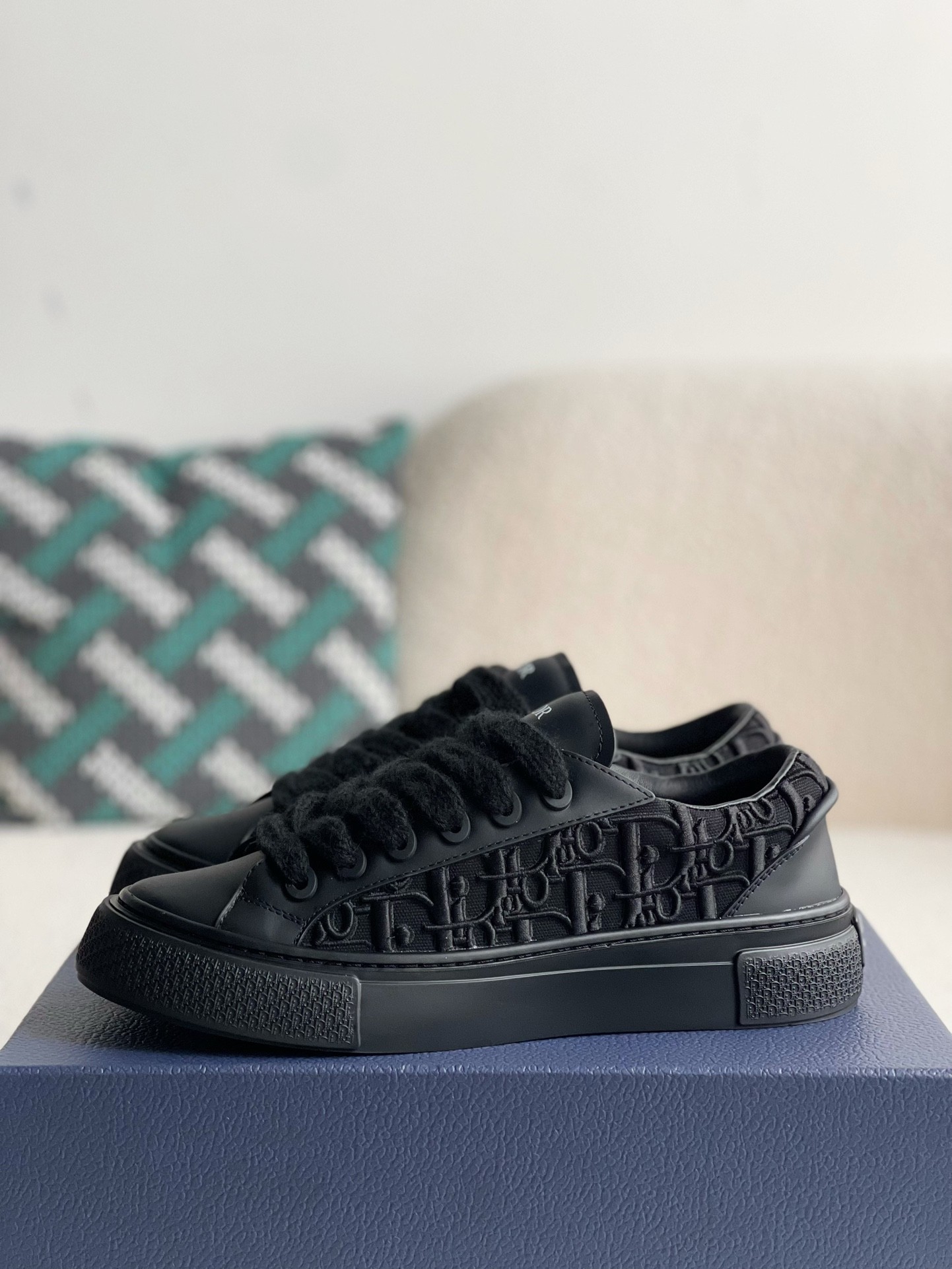 DR  sneaker