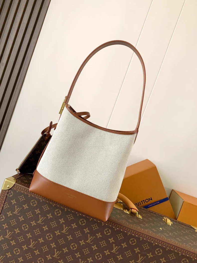 LOUIS VUITTON M25468 Low Key Hobo PM