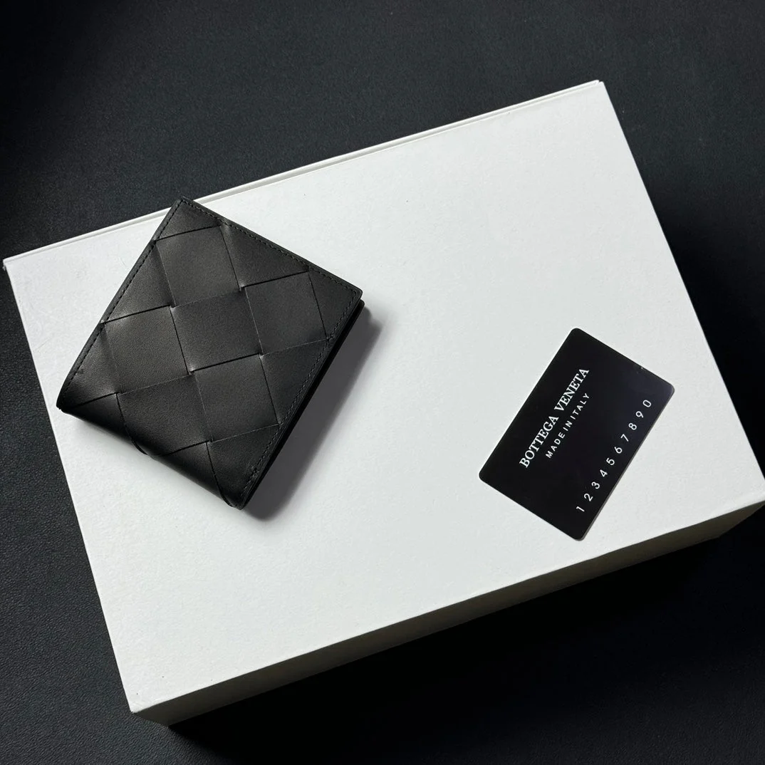 【Bottega Veneta】Black Cassette Bi-fold Wallet ☆Super Popular☆