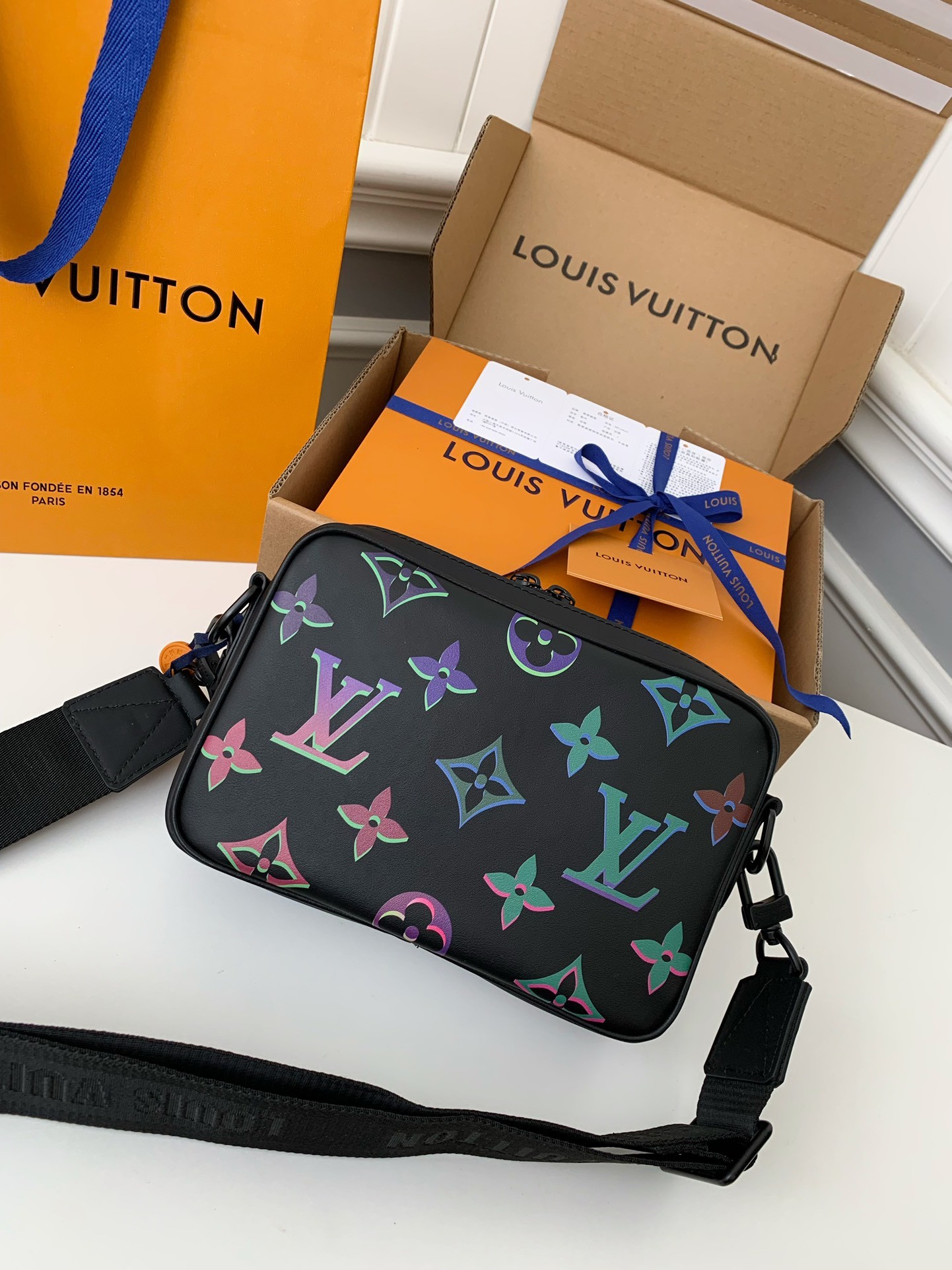 LV  COMET 21.5*14*7.5cm