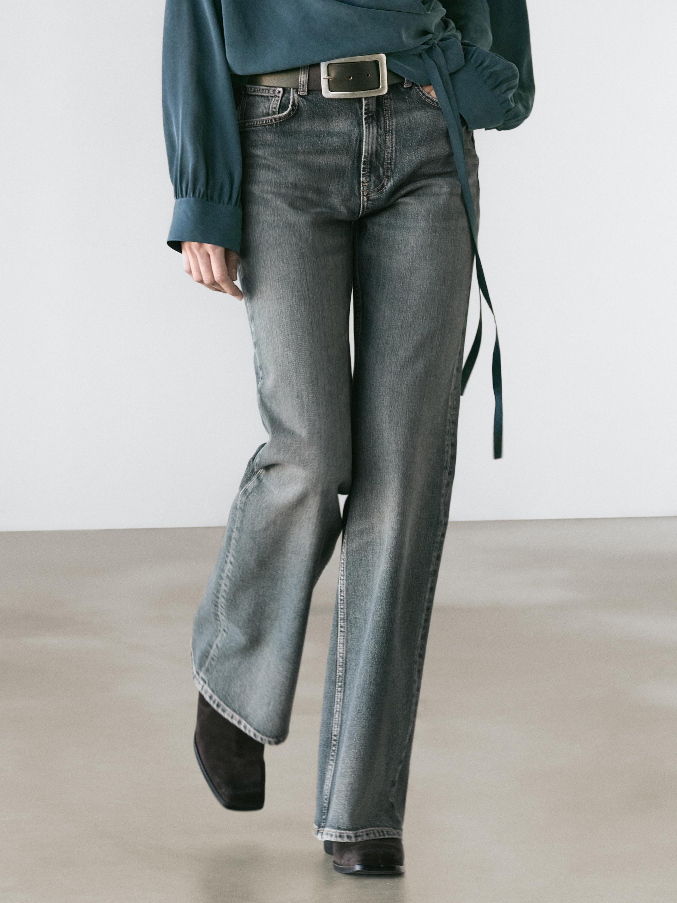 Jeans straight flare fit tiro medio
